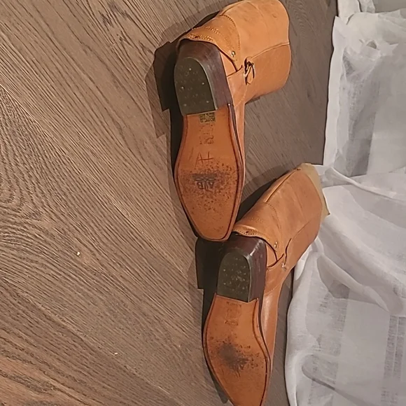 Boots - Picture 3 of 5